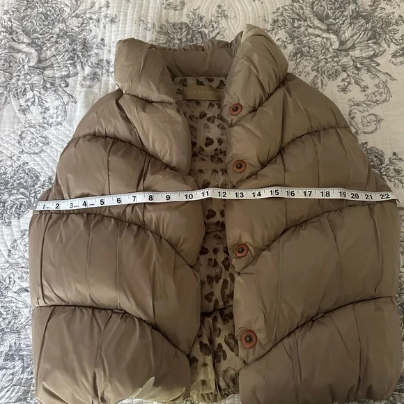 Ermanno Scervino cropped padded beige/camel vest, animal print lining. - Picture 6 of 13